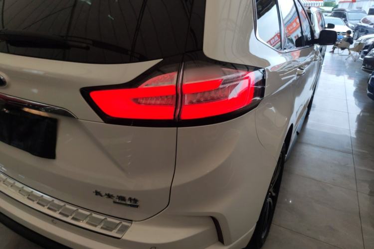 Used Ford Edge 2020 EcoBoost 245 Two-Wheel Drive Titanium 7-Seater Right Rear Taillight