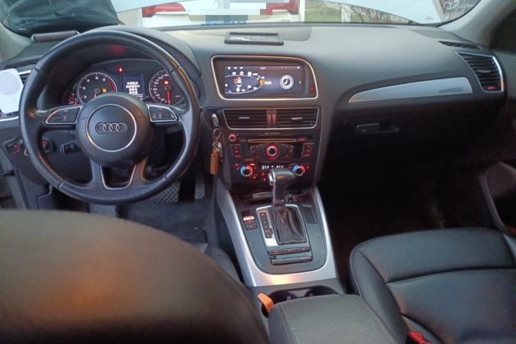 Used Audi Q5 2013 40 TFSI Technology Edition Center Console