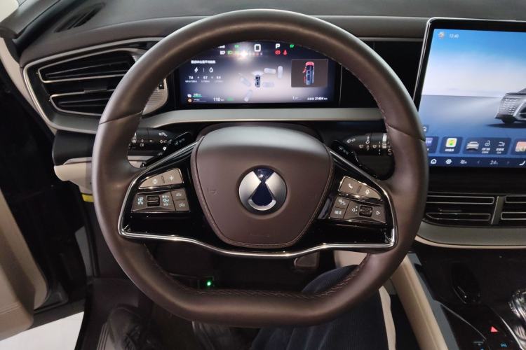 Used Denza D9 2025 DM-i Intelligent Drive 1020 Four-Wheel Drive Flagship Model
