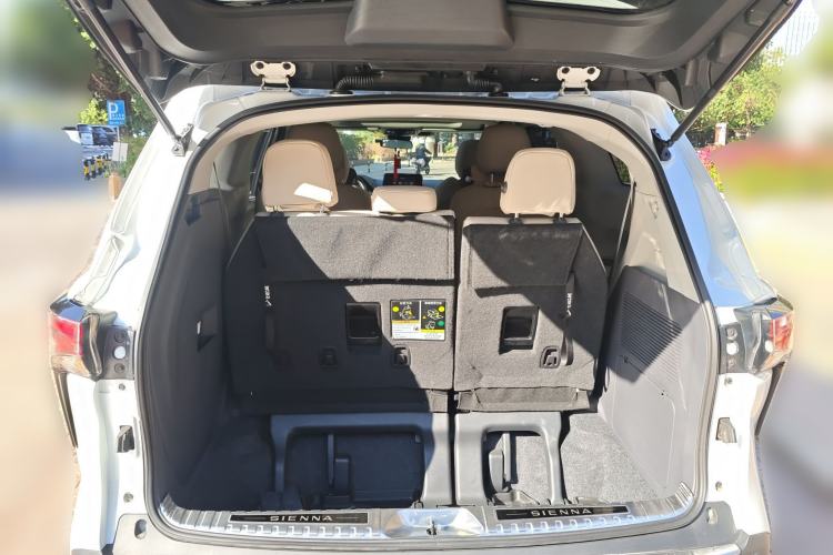 Used Toyota SIENNA 2023 2.5L Hybrid Comfort Edition Trunk