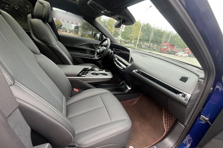 Used Cadillac LYRIQ 2022 Rear-Drive Long-Range Luxury Edition
