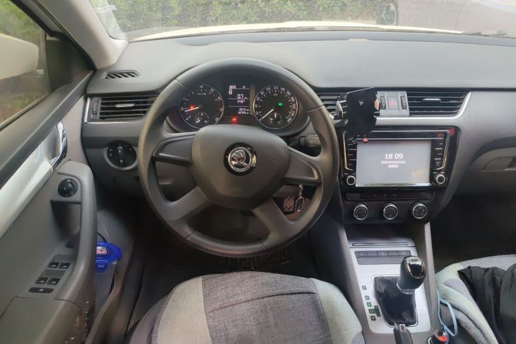 Used Skoda Octavia 2015 1.6L Automatic Yijie Edition Steering Wheel