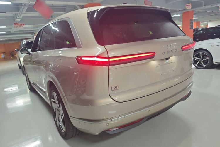 Used ONVO Luxeed L90 2025 Model—Max Six-Seater Version
