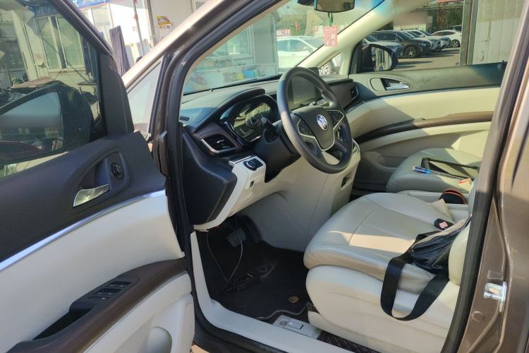 Used Buick GL8 2022 Land Cruiser Executive Class 652T Comfort Model