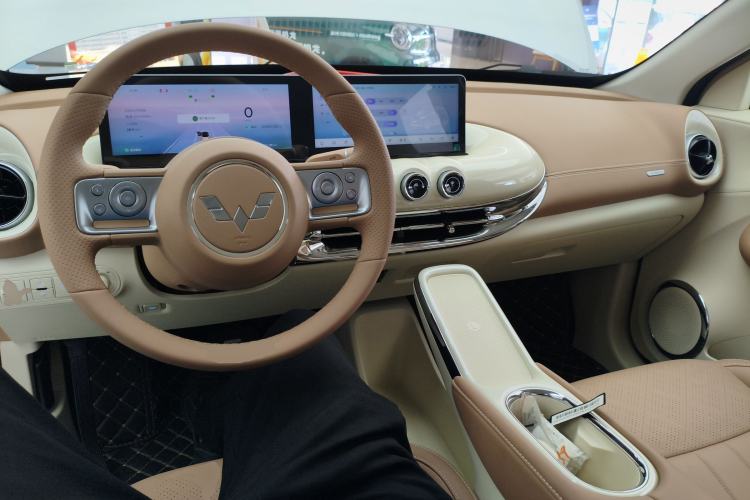 Used Wuling Bingo 2025 333 km Lingxi Deluxe Edition Center Console