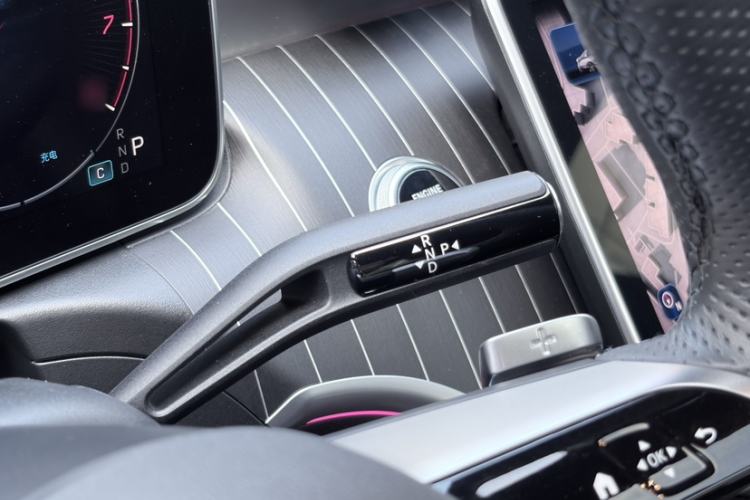 Used Mercedes-Benz C-Class 2024 Facelifted C-Class 260 L Night Edition Sports Version Gear Lever