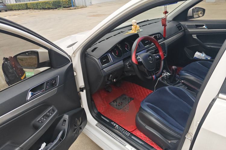 Used Volkswagen Lavida 2017 1.6L Manual Comfort Edition
