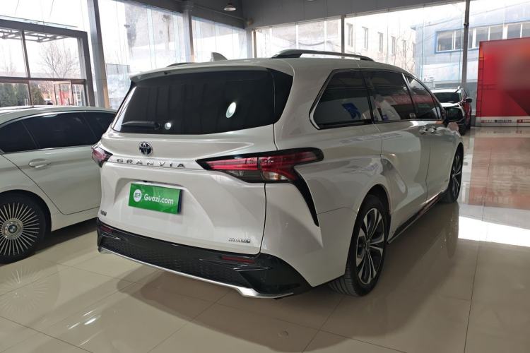 Used Toyota Granvia 2022 2.5L Hybrid Premium Edition