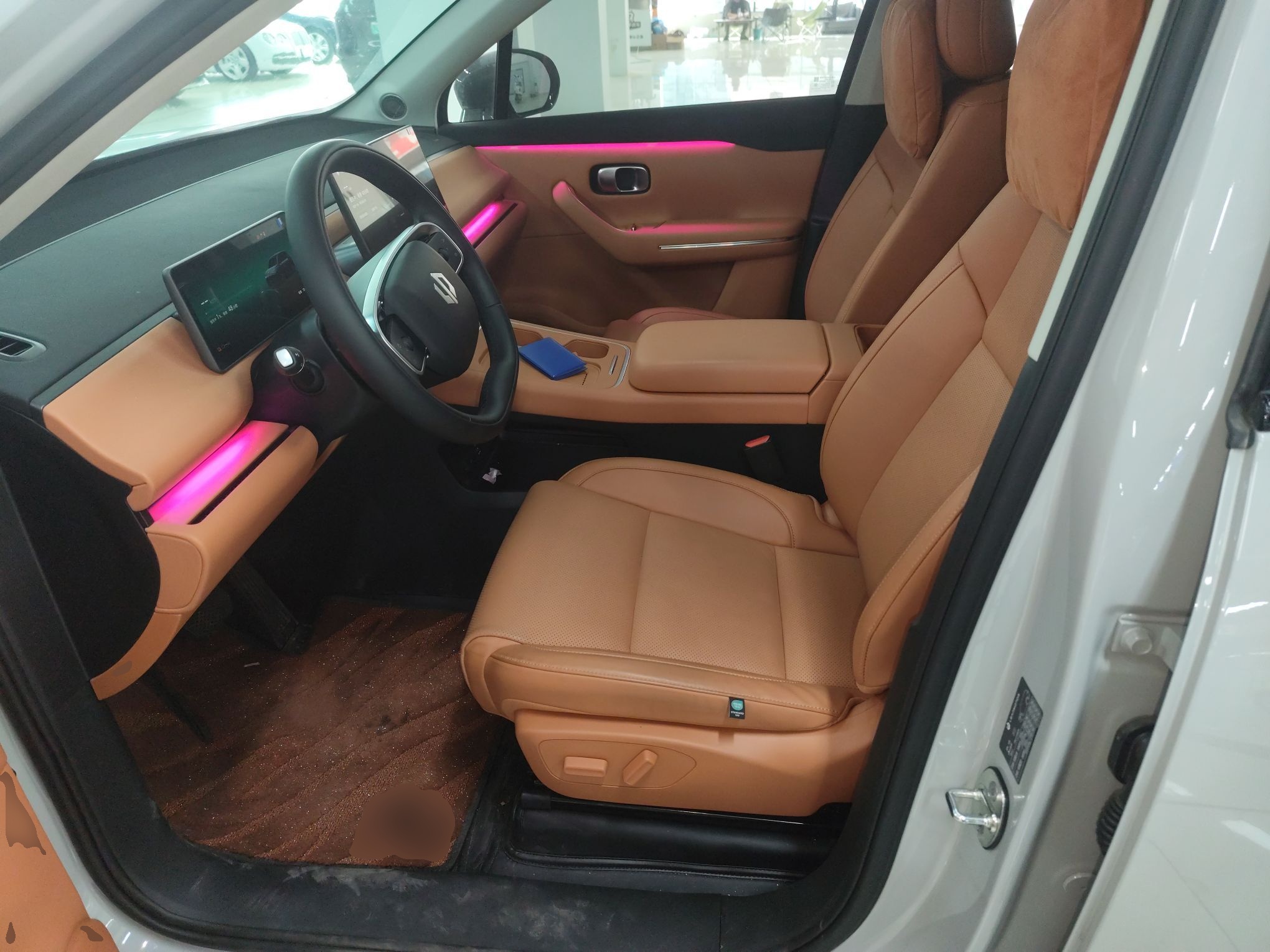 المقاعد الأمامية داخل السيارة