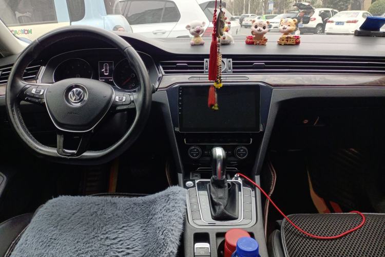 Used Volkswagen Magotan 2018 330TSI DSG Luxury Model Center Console
