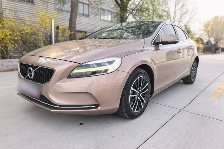 Used Volvo V40 2017 T3 Zhiyi Edition
