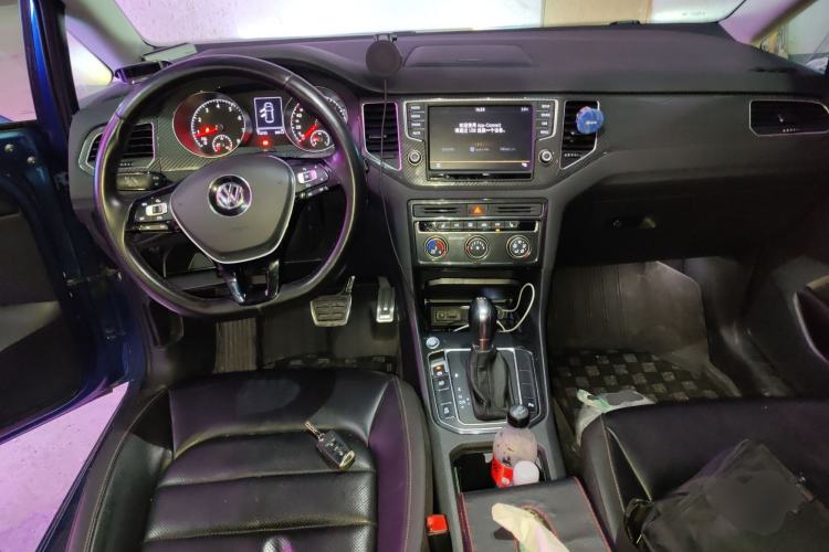 Used Volkswagen Golf Sportsvan 2016 230TSI Automatic Luxury Version Center Console