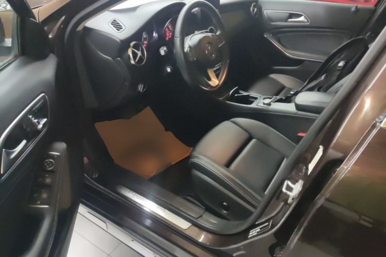 Used Mercedes-Benz GLA 2017 GLA 200 Sport Edition Driver Seat