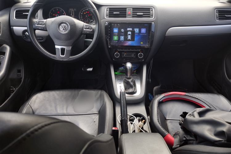 Used Volkswagen Sagitar 2014 Revised Version 1.4TSI Automatic Luxury Edition Center Console