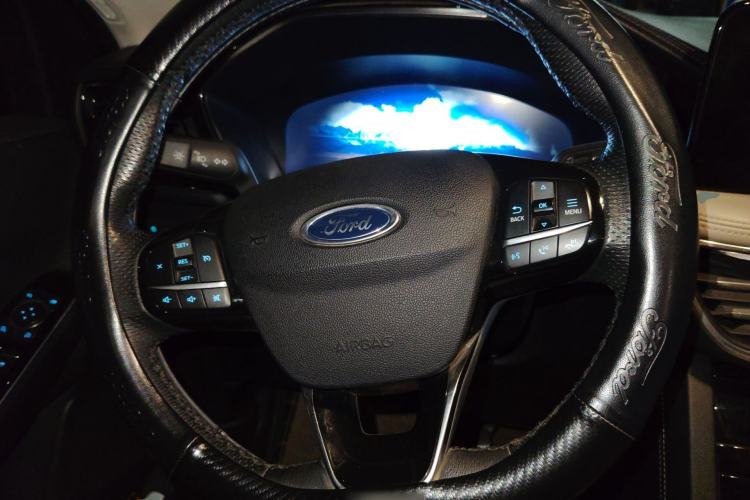 Used Ford Escape 2020 EcoBoost 245 Four-Wheel Drive Luxury Edition Steering Wheel
