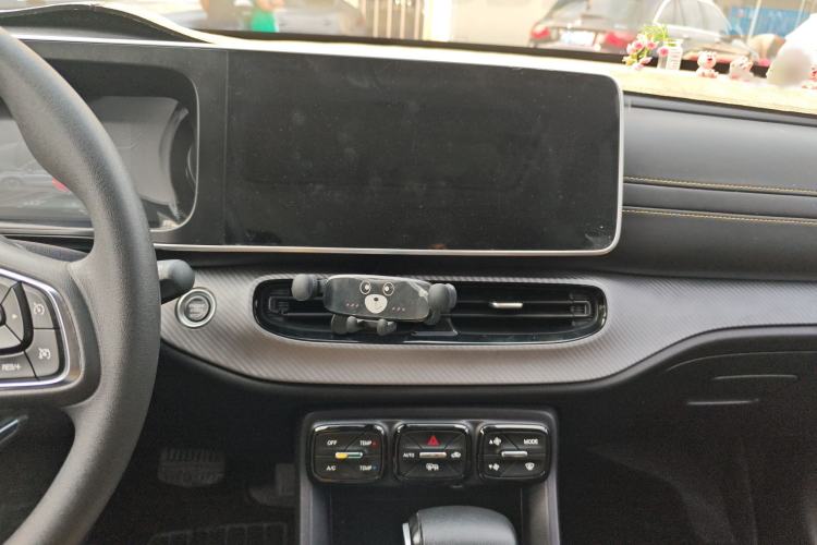 Used GAC Trumpchi GS3 2022 POWER 270T Automatic Luxury Edition Audio And AC Panel