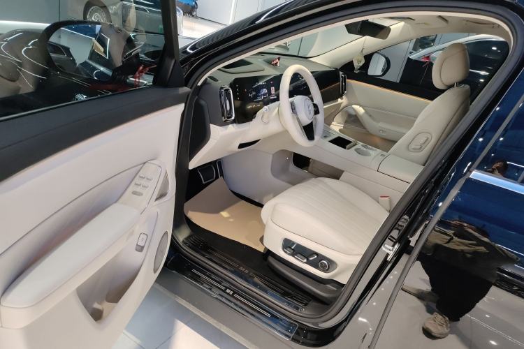 Used Hima AITO M8 2025 Extended-Range Max+ Version 53.4 kWh 5-Seater Edition
