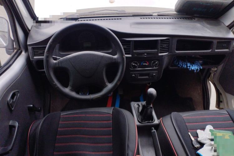 Used Wuling Zhiguang 2015 1.2L Practical LS-I Model Center Console