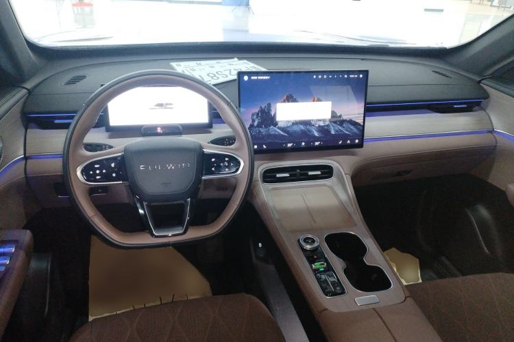 Used Fengyun T8 2025 1.5T 130km Deluxe Version 5 Seats Center Console