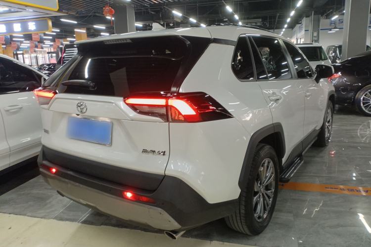 Used Toyota RAV4 2023 2.0L CVT Two-Wheel Drive Fashion Plus Edition
