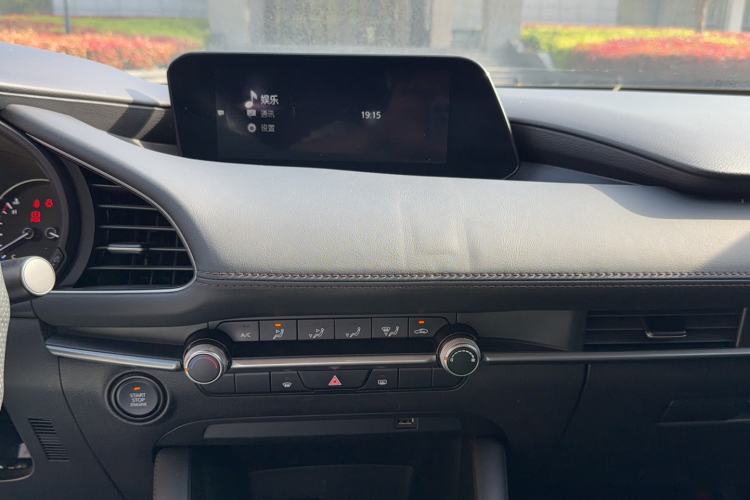 Used Mazda 3 Axela 2021 2.0L Automatic Zhiqing Edition Audio And AC Panel