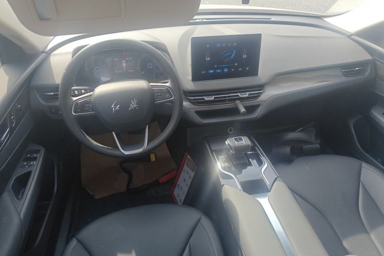 Used Hongqi E-QM5 2022 431 km Charge & Enjoy Edition Center Console