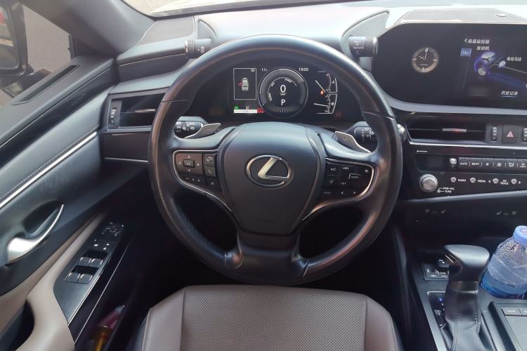 Used Lexus ES 2021 300h Deluxe Edition
