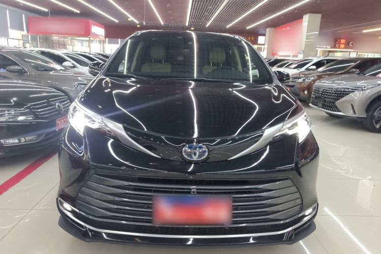 Used Toyota Sienna 2023 2.5L Hybrid Deluxe Edition