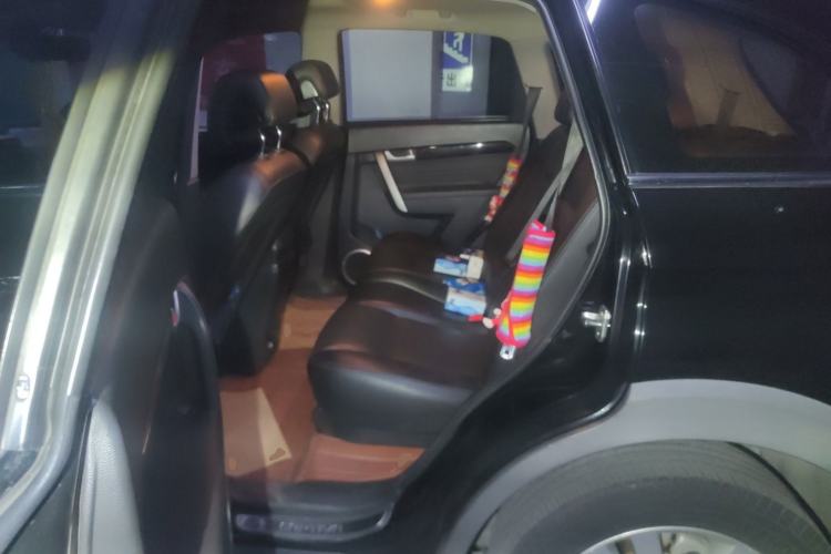 Used Chevrolet Captiva 2015 2.4L 4x4 Flagship Edition 7-Seater
