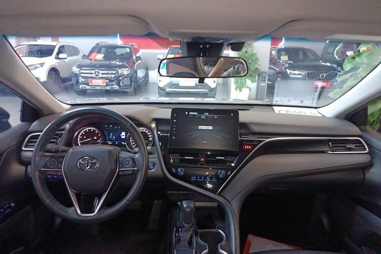 Used Toyota Camry 2023 2.0G Luxury Edition Center Console