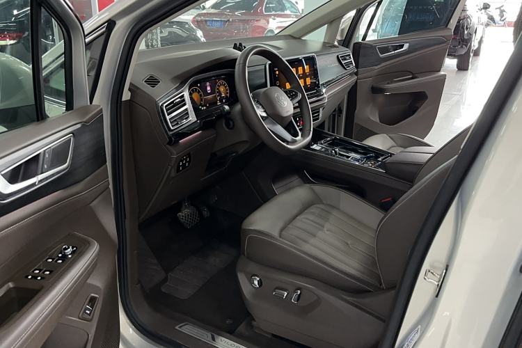 Used Volkswagen Viloran 2024 330TSI Luxury Edition