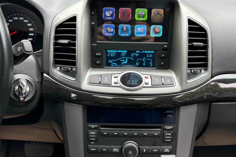 Used Chevrolet Captiva 2015 2.4L 4x4 Flagship Edition 7-Seater
