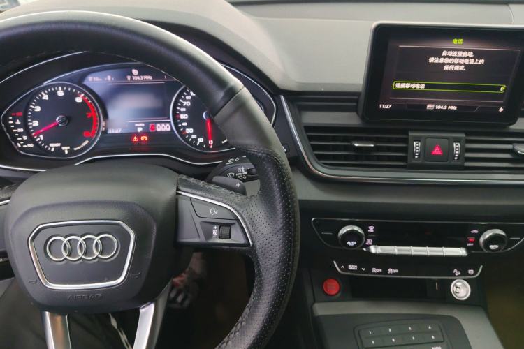 Used Audi Q5L 2018 40 TFSI Prestige Edition China VI Emission Standard Center Console