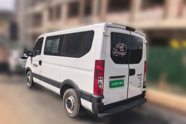 Used Iveco Eurocargo 2021 2.0T Manual Super-Rui Short Wheelbase Low-Roof Side-Hinged Door F1A