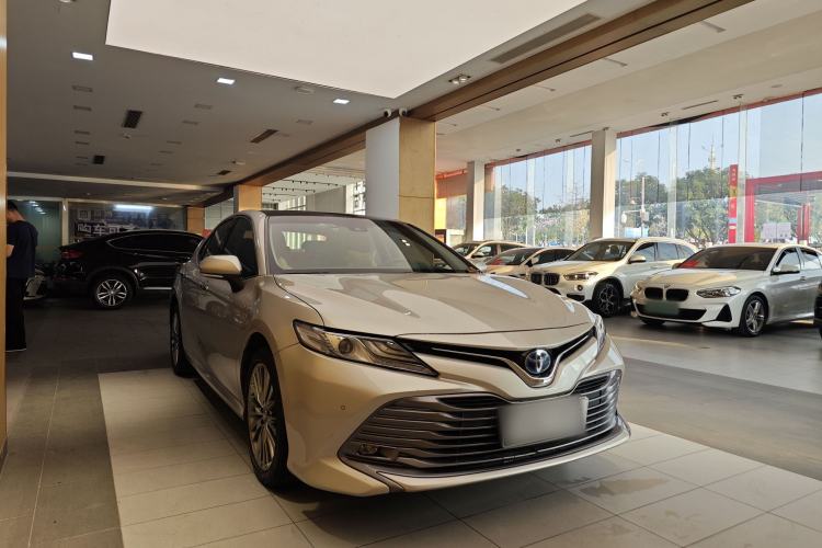 Used Toyota Camry 2019 Dual-Engine 2.5 HG Luxury Edition China VI Standard
