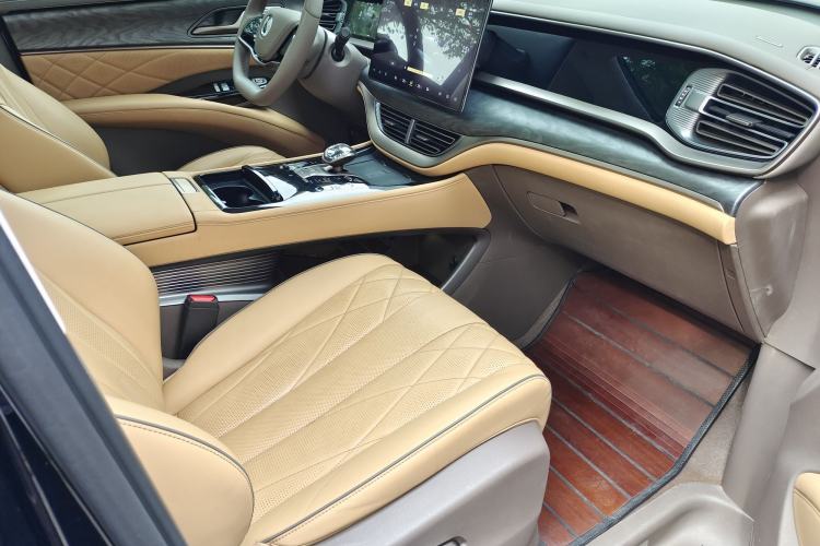 Used Denza D9 2022 DM-i 1040 Prestige Model