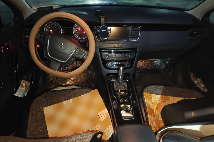 Used Peugeot 508 2015 1.6THP Automatic Prestige Edition Center Console