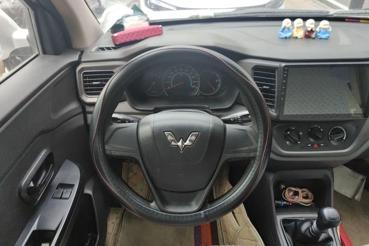 Used Wuling Hongguang V 2019 1.5L Enjoyment Version China VI LAR
