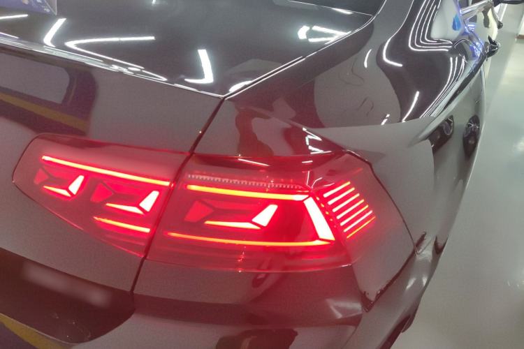 Used Volkswagen Magotan 2025 Zhongxiang Version 330TSI DSG Luxury Edition Right Rear Taillight