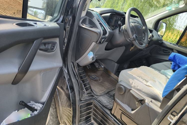 Used Ford Transit 2017 2.0T Diesel Multi-Purpose Commercial Vehicle Short Wheelbase Low Roof China V Standard