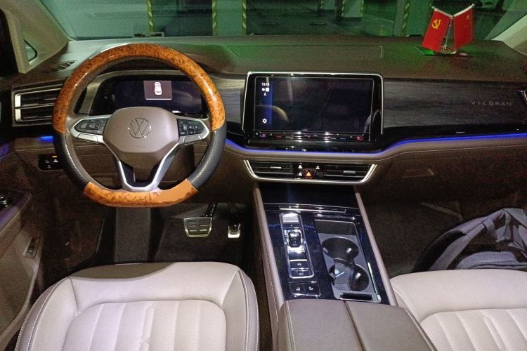 Used Volkswagen Viloran 2023 Revised Version 380TSI Luxury Edition Center Console