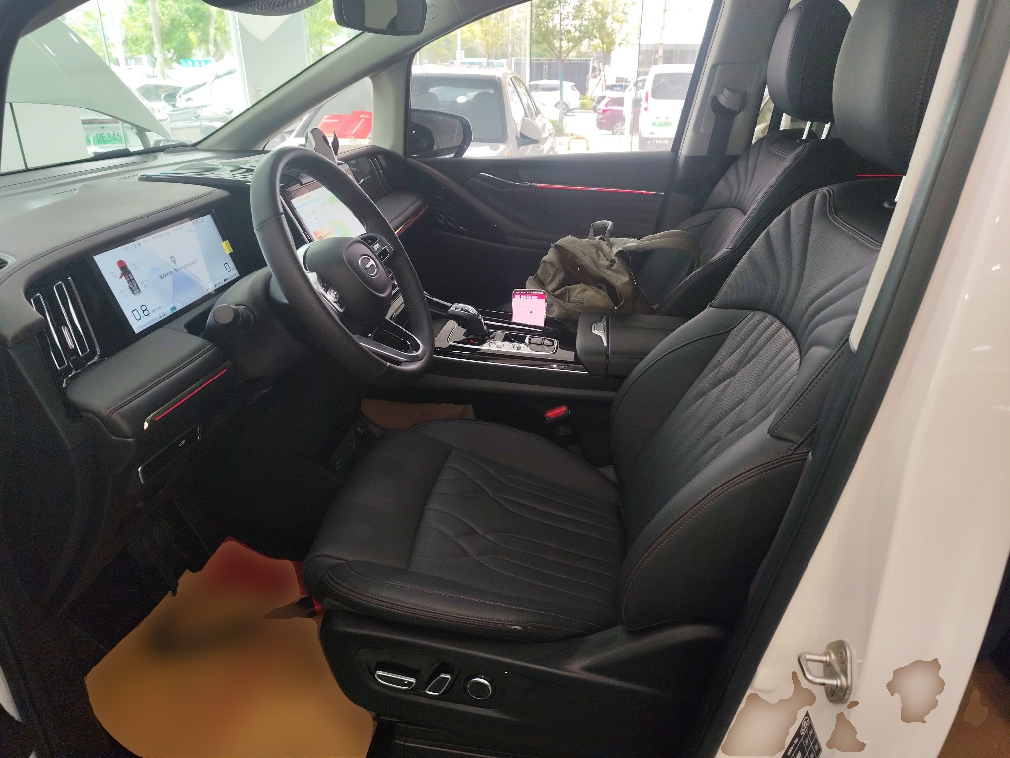 المقاعد الأمامية داخل السيارة