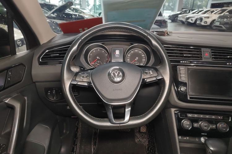 Used Volkswagen Tiguan L 2017 330TSI Automatic Two-Wheel Drive Luxury Edition