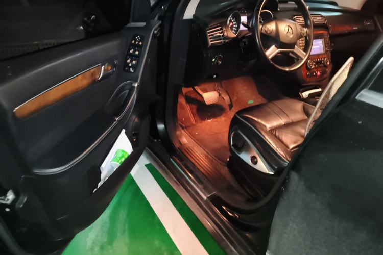 Used Mercedes-Benz R-Class 2011 R 350 L 4MATIC