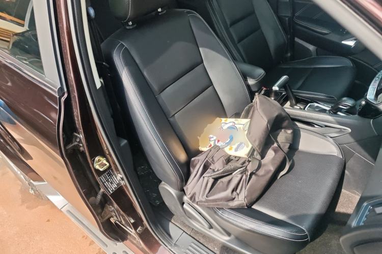 Used JMC Yusheng S350 2016 2.0T Automatic Two-Wheel Drive Gasoline Luxury Edition 5 Seats Right Front Seat