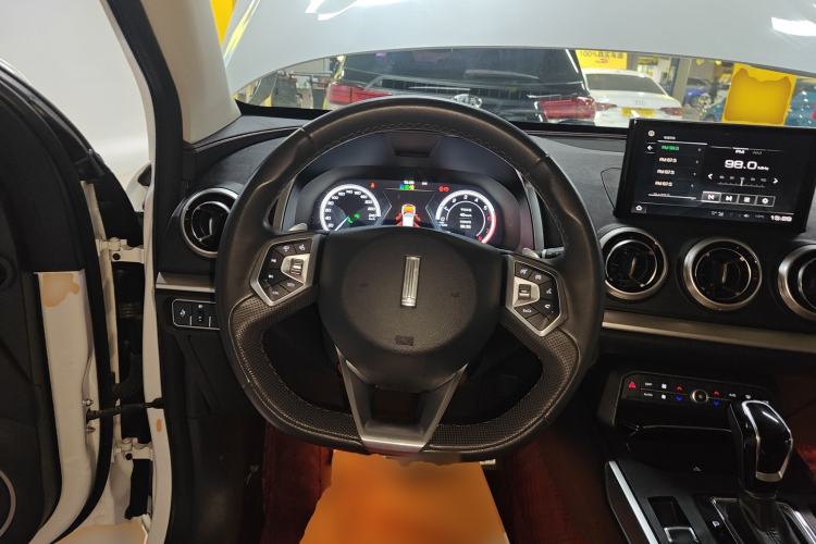 Used Wey VV5 2019 Upgraded Model 2.0T Two-Wheel Drive Flagship Version China V Standard