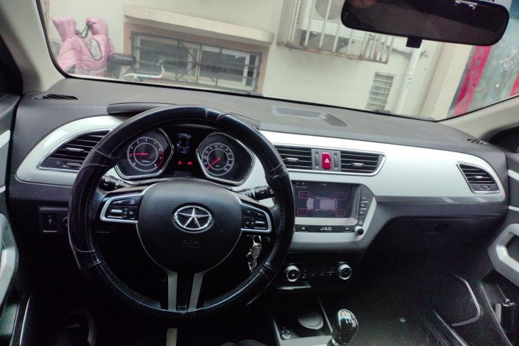 Used JAC Group Refine S2 2015 1.5L Manual Luxury Smart Model Center Console