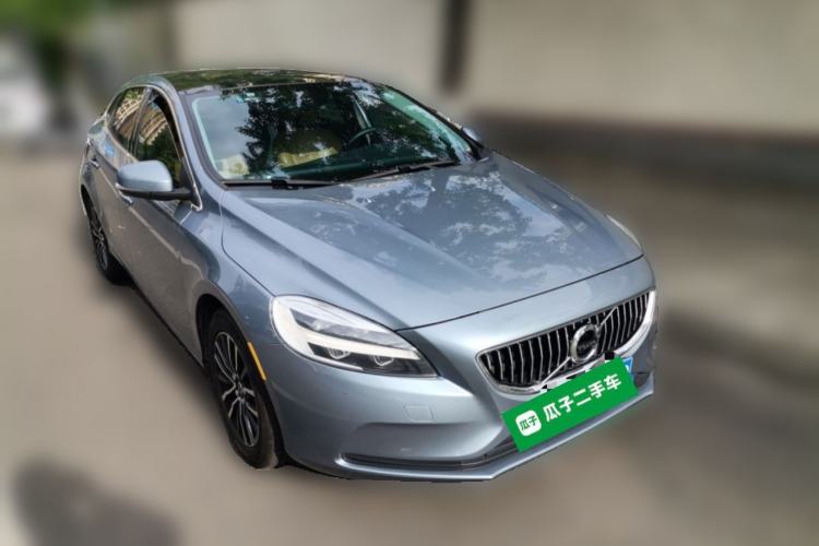 Used Volvo V40 2018 T3 Zhiyi Edition Front Right 45 Deg