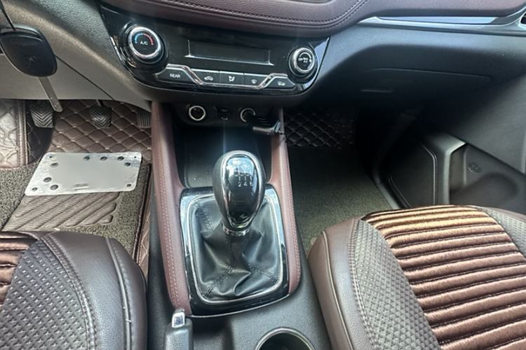 Used Changan Lingxuan 2017 1.5T Manual Joyful & Happy Model
