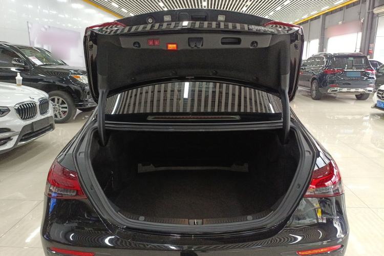 Used Mercedes-Benz E-Class 2022 Updated E 260 L Trunk